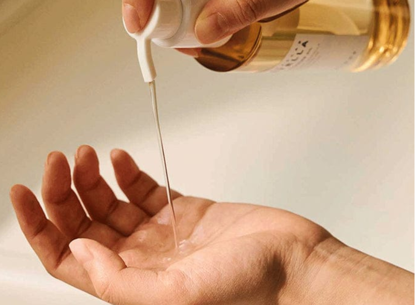 Aceite ligero → emulsión lechosa → enjuague limpio